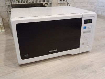 Лот: 19402886. Фото: 1. Микроволновая печь Samsung MW73ER. Микроволновки, мини-печи