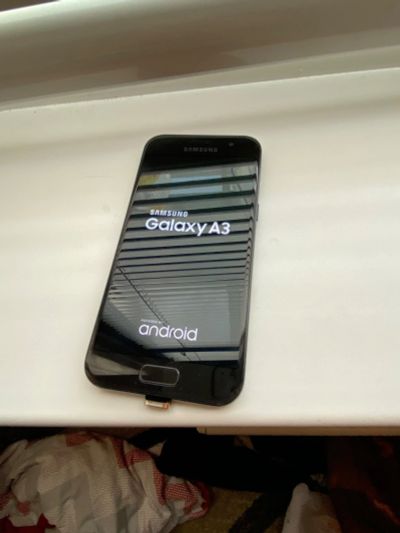 Лот: 15328739. Фото: 1. Samsung galaxy a3 (2017). Смартфоны