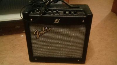 Лот: 12152418. Фото: 1. Комбо-усилитель Fender Mustang... Эстрадная акустика и усилители