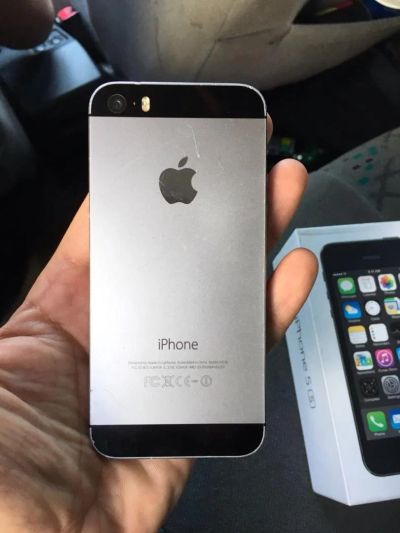 Лот: 9954793. Фото: 1. Iphone 5s 16gb space gray. Смартфоны