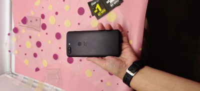 Лот: 14550041. Фото: 1. Oneplus 5t 6-64. Смартфоны