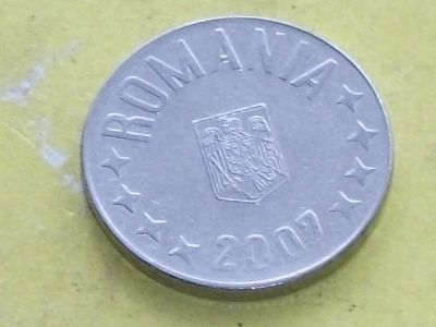 Лот: 9182137. Фото: 1. Монета 10 бани Румыния 2007 герб. Европа