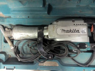 Лот: 4845523. Фото: 1. Бетонолом Makita HM1304. Электроинструмент
