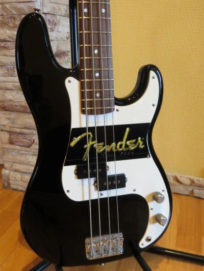 Лот: 7558890. Фото: 1. Squier by Fender P Bass(Precision... Гитары