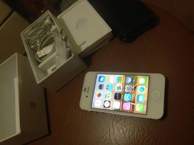 Лот: 3459290. Фото: 1. Продам apple iPhone 4S 16gb белый... Смартфоны