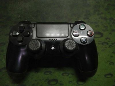 Лот: 11150157. Фото: 1. Sony Dualshock 4 оригинал. Аксессуары для игровых приставок, консолей, геймпады