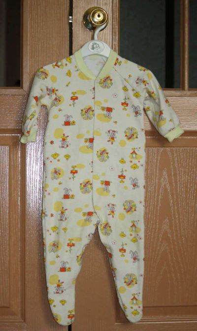 Лот: 7069046. Фото: 1. (33) Пижама желтенькая с зайчиками... Одежда для дома