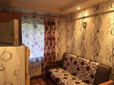 Лот: 11104325. Фото: 1. Собственник, гостинка, Матросова. Квартиры, студии