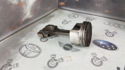 Лот: 23590646. Фото: 1. Поршень с шатуном Mercedes-Benz... Двигатель и элементы двигателя