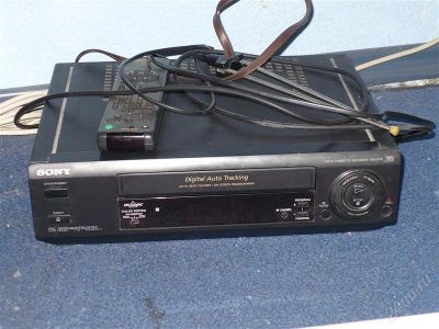 Лот: 2265342. Фото: 1. Видеомагнитофон SONY + VHS кассеты. Видеомагнитофоны