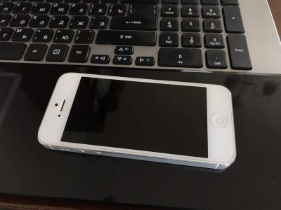 Лот: 10035804. Фото: 1. iPhone 5 белый 16 Гб. Смартфоны