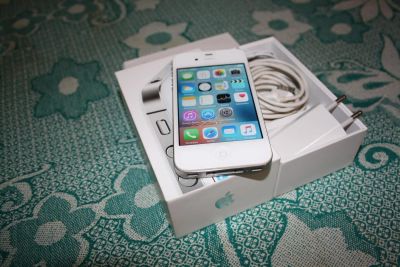 Лот: 7686002. Фото: 1. iPhone 4s 8Gb белый, полный комплект. Смартфоны