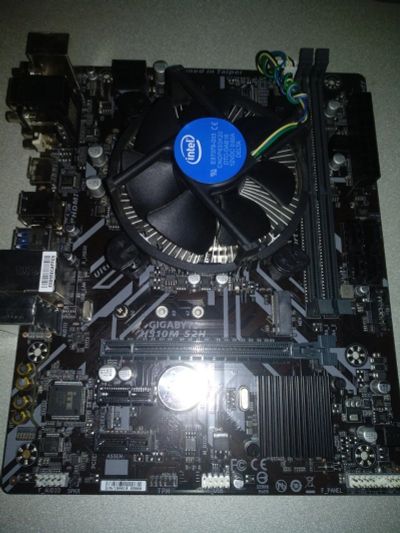 Лот: 16715698. Фото: 1. Gigabyte H310M S2H + I3 8100... Материнские платы