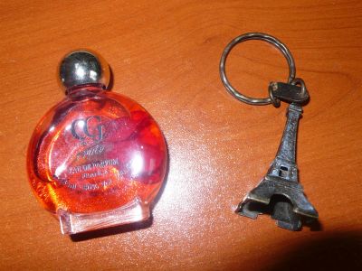 Лот: 3290186. Фото: 1. духи+брелок париж. Брелоки для ключей