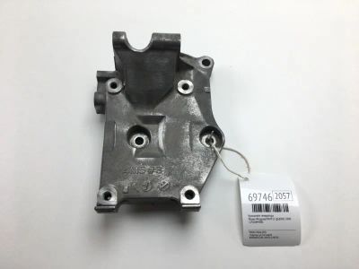Лот: 20632174. Фото: 1. Кронштейн генератора Nissan Wingroad... Двигатель и элементы двигателя