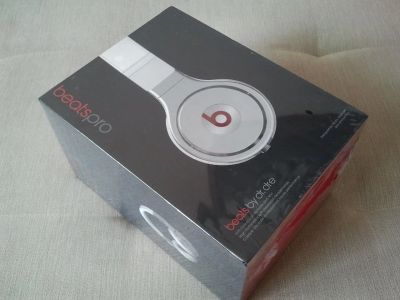 Лот: 3540740. Фото: 1. Новые белые наушники Beats PRO... Наушники, гарнитуры
