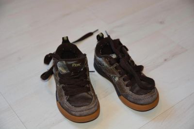 Лот: 7467409. Фото: 1. Кроссовки Reebok, 28 размер. Кеды, кроссовки