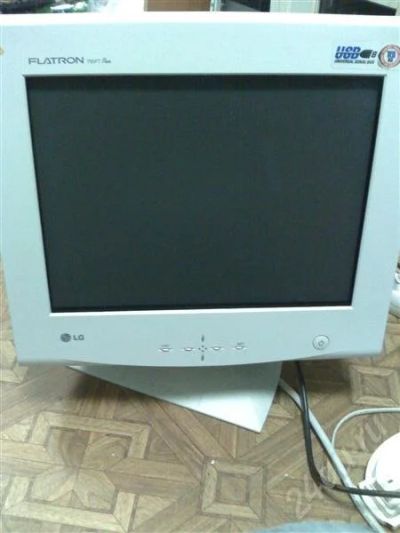 Лот: 585934. Фото: 1. Абсолютно плоский монитор 17 дюймов... ЭЛТ-мониторы