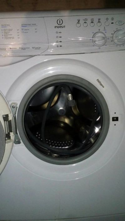 Лот: 17054889. Фото: 1. стиральная машина Indesit WISL... Стиральные машины