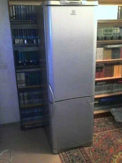 Лот: 11577077. Фото: 1. Серебристый холодильник Indesit. Холодильники, морозильные камеры