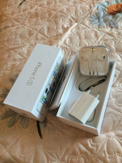 Лот: 6690471. Фото: 1. Кому iPhone 5S 32Gb LTE. Смартфоны