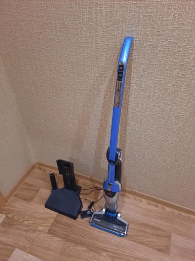 Лот: 24876731. Фото: 1. Вертикальный пылесос Bissell 18v. Пылесосы, паровые швабры