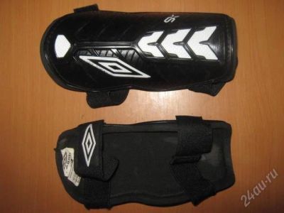 Лот: 1767426. Фото: 1. Щитки Umbro2. Другое (обмундирование и экипировка)