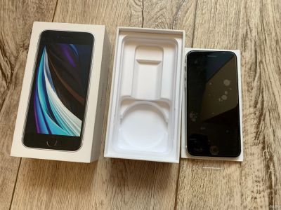 Лот: 16356278. Фото: 1. Новый iPhone SE 128gb White РСТ. Смартфоны