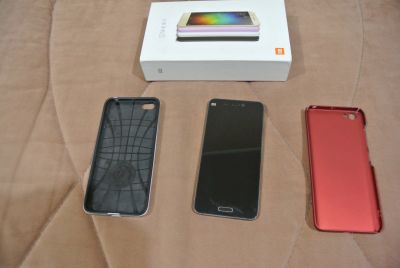 Лот: 13444877. Фото: 1. Xiaomi mi 5 32гб + 2 чехла. Смартфоны