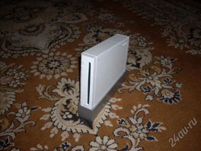 Лот: 400957. Фото: 1. Nintendo Wii (2 вимота + гитара... Игровые приставки, консоли