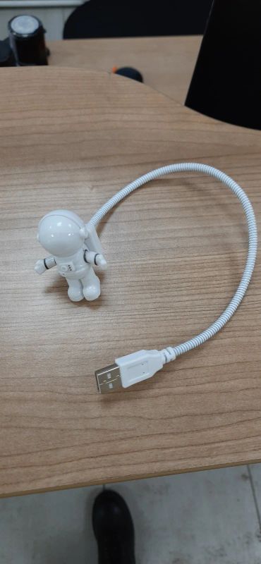 Лот: 18384062. Фото: 1. Светильник-ночник космонавт (USB... Настольные лампы и светильники