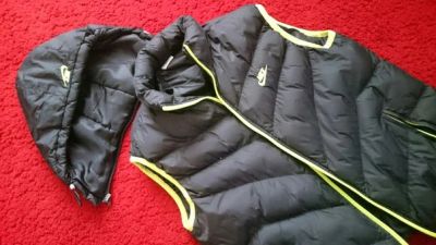 Лот: 6771803. Фото: 1. безрукавка nike состояние новой... Верхняя одежда