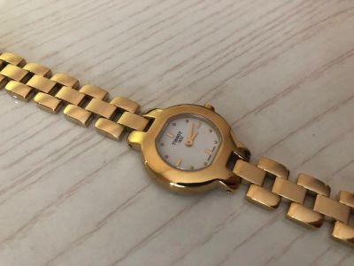 Лот: 11397391. Фото: 1. Часы женские Tissot новые T10... Оригинальные наручные часы