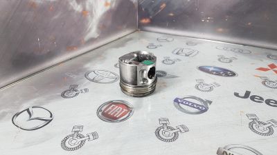 Лот: 23589330. Фото: 1. Поршень Audi A6 AFB 059107066E. Двигатель и элементы двигателя