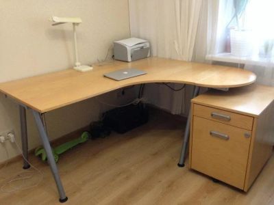 Лот: 12521900. Фото: 1. стол офисный IKEA Galant 2 шт... Компьютерные и письменные столы
