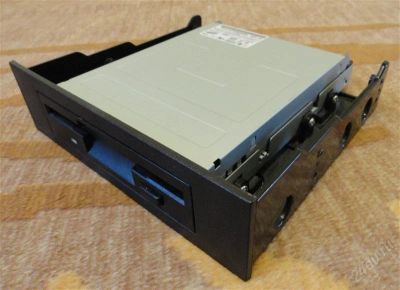 Лот: 1286369. Фото: 1. Samsung FDD 3,5" + салазки на... Приводы CD, DVD, BR, FDD