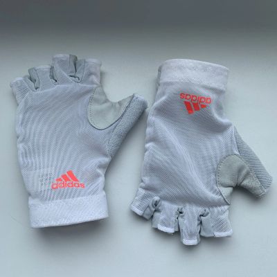 Лот: 19063664. Фото: 1. Перчатки спортивные Adidas. Перчатки