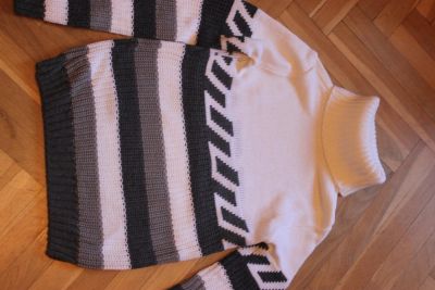 Лот: 10124984. Фото: 1. Белоснежный свитер с орнаментом... Свитеры, толстовки