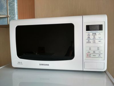 Лот: 14776580. Фото: 1. Микроволновая печь Samsung. Микроволновки, мини-печи