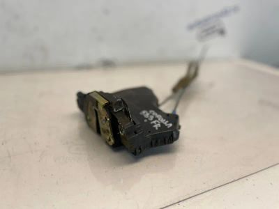 Лот: 21702837. Фото: 1. замок двери Toyota Corolla ZZE121L. Двигатель и элементы двигателя