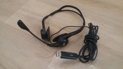 Лот: 25509574. Фото: 1. Продам игровую гарнитуру Logitech. Наушники, гарнитуры