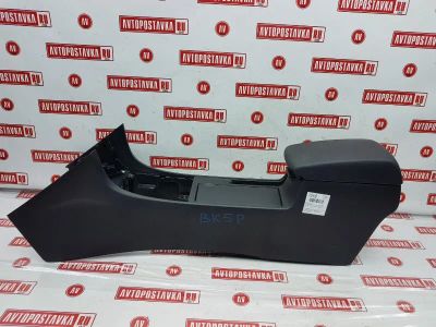 Лот: 20899545. Фото: 1. Подлокотник Mazda Axela BK5P ZY-VE... Двигатель и элементы двигателя