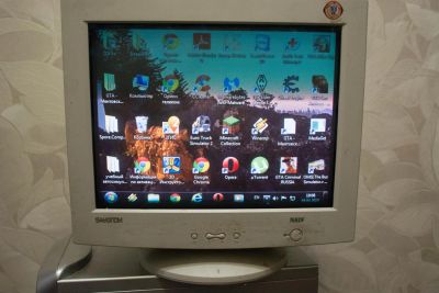 Лот: 5415331. Фото: 1. ЭЛТ монитор Samsung Samtron 76BDF. ЭЛТ-мониторы