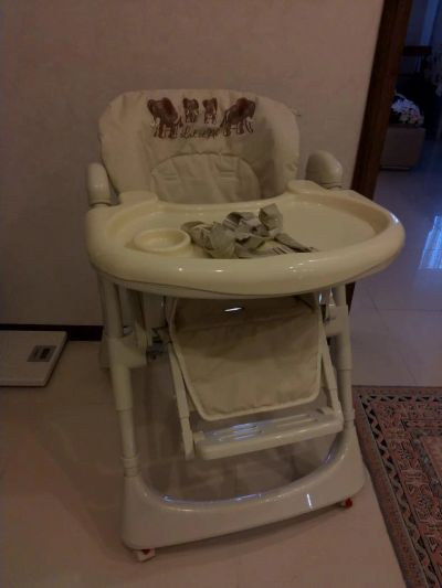 Лот: 4335919. Фото: 1. Стульчик для кормления Happy Baby. Стульчики для кормления