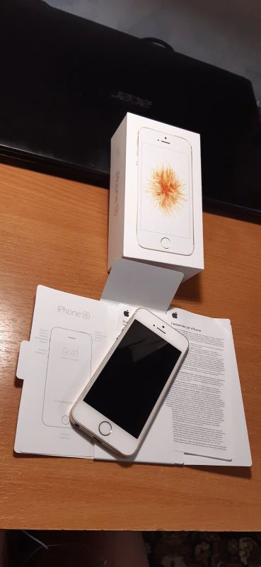 Лот: 15646897. Фото: 1. iPhone SE 32Gb РСТ. Смартфоны