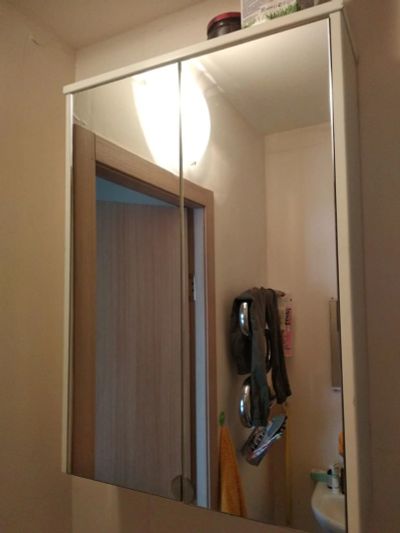 Лот: 16500491. Фото: 1. Шкаф настенный в ванную с зеркалом... Мебель для ванной комнаты