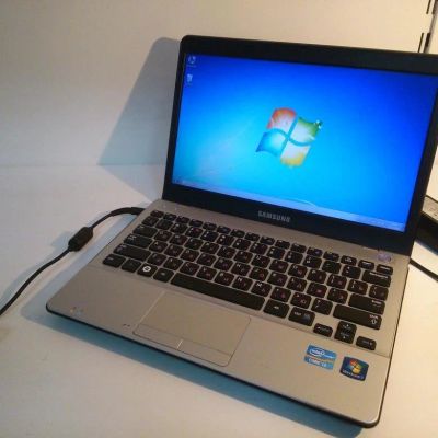 Лот: 15117811. Фото: 1. Компактный мощный ноутбук Samsung... Ноутбуки