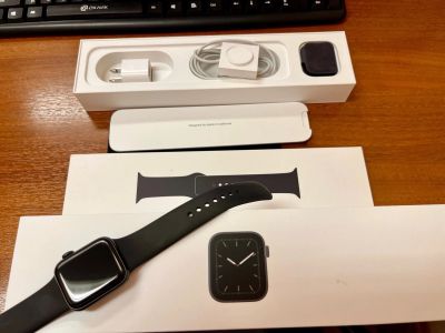 Лот: 21144099. Фото: 1. Apple Watch 5 40mm. Смарт-часы, фитнес-браслеты, аксессуары