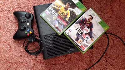 Лот: 8952104. Фото: 1. Xbox 360 500gb, зарядка для джойстика... Игровые приставки, консоли