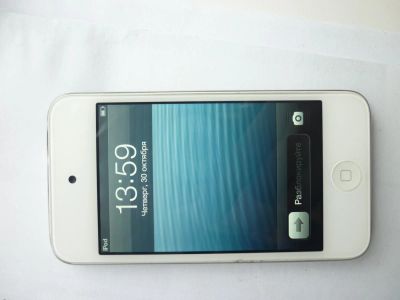 Лот: 4685942. Фото: 1. APPLE ipod touch 4 8GB БЕЛЫЙ. Плееры